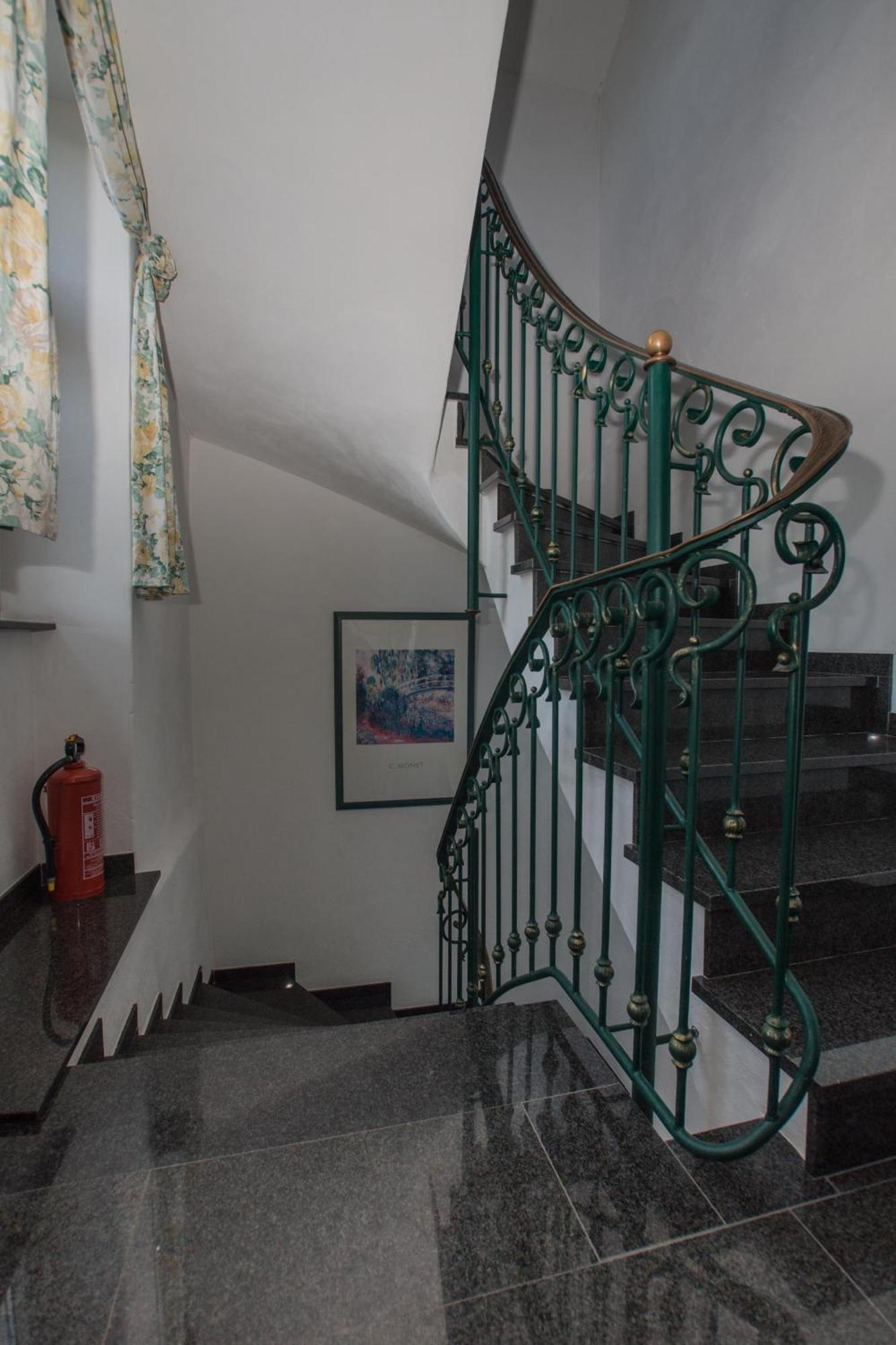 Moselland Hotel Im Enderttal Zum Onkel Willi Cochem Esterno foto